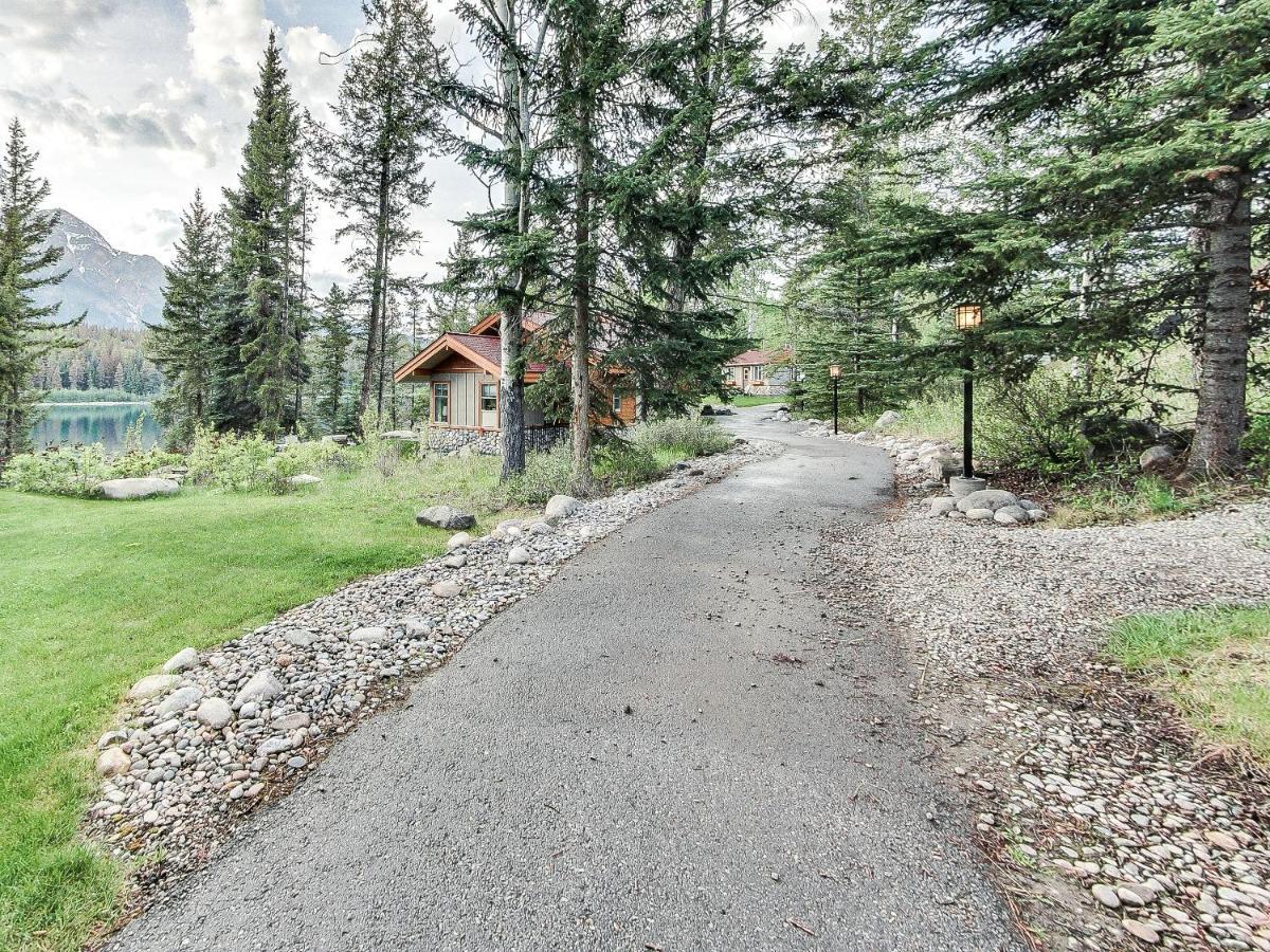 Patricia Lake Bungalows Jasper Luaran gambar